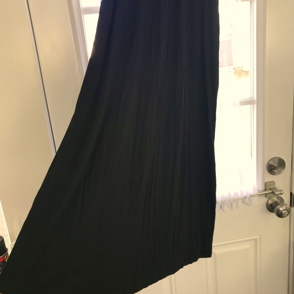 WOMEN’S BLACK MAXI SKIRT - Picture 2 of 4